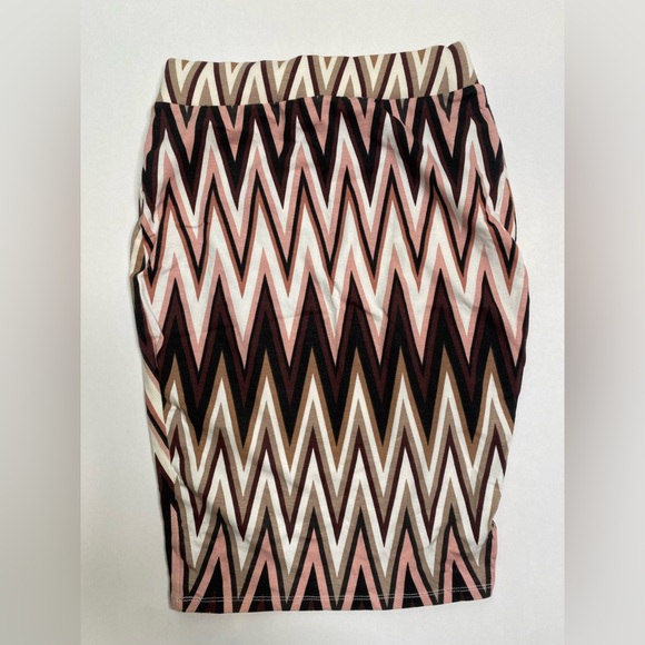 Charlotte Russe pencil skirt size xs brown and pink zig zag pattern - Picture 4 of 5